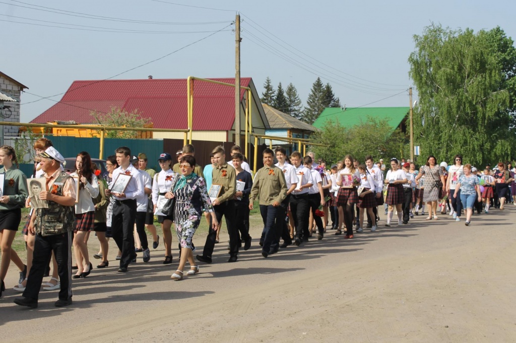 Митинг у Братской могилы и концерт.